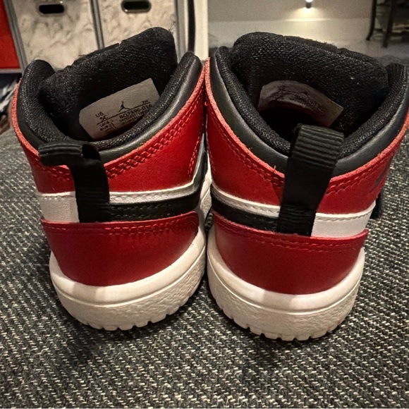 Nike Sky Jordan 1  Banned BQ7196-001 Size 5C Infant Shoes Gym Red RARE  Shoes - Picture 3 of 6